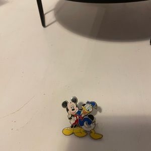 Disney WDW friends are forever collectible pin 2009